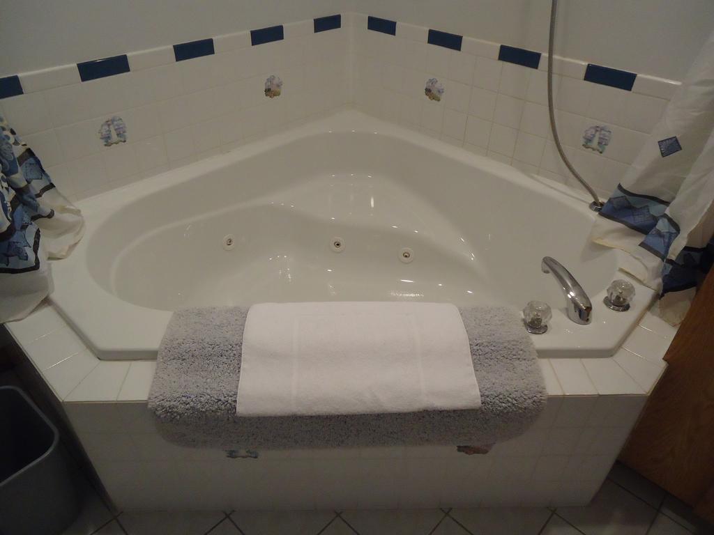 Ocean View Motel And Chalets Cheticamp Room photo