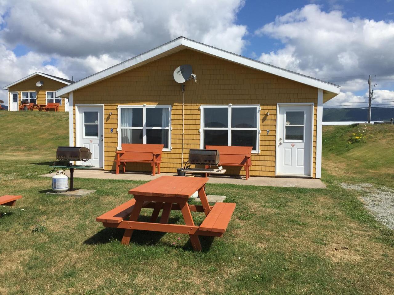 Ocean View Motel And Chalets Cheticamp Exterior photo
